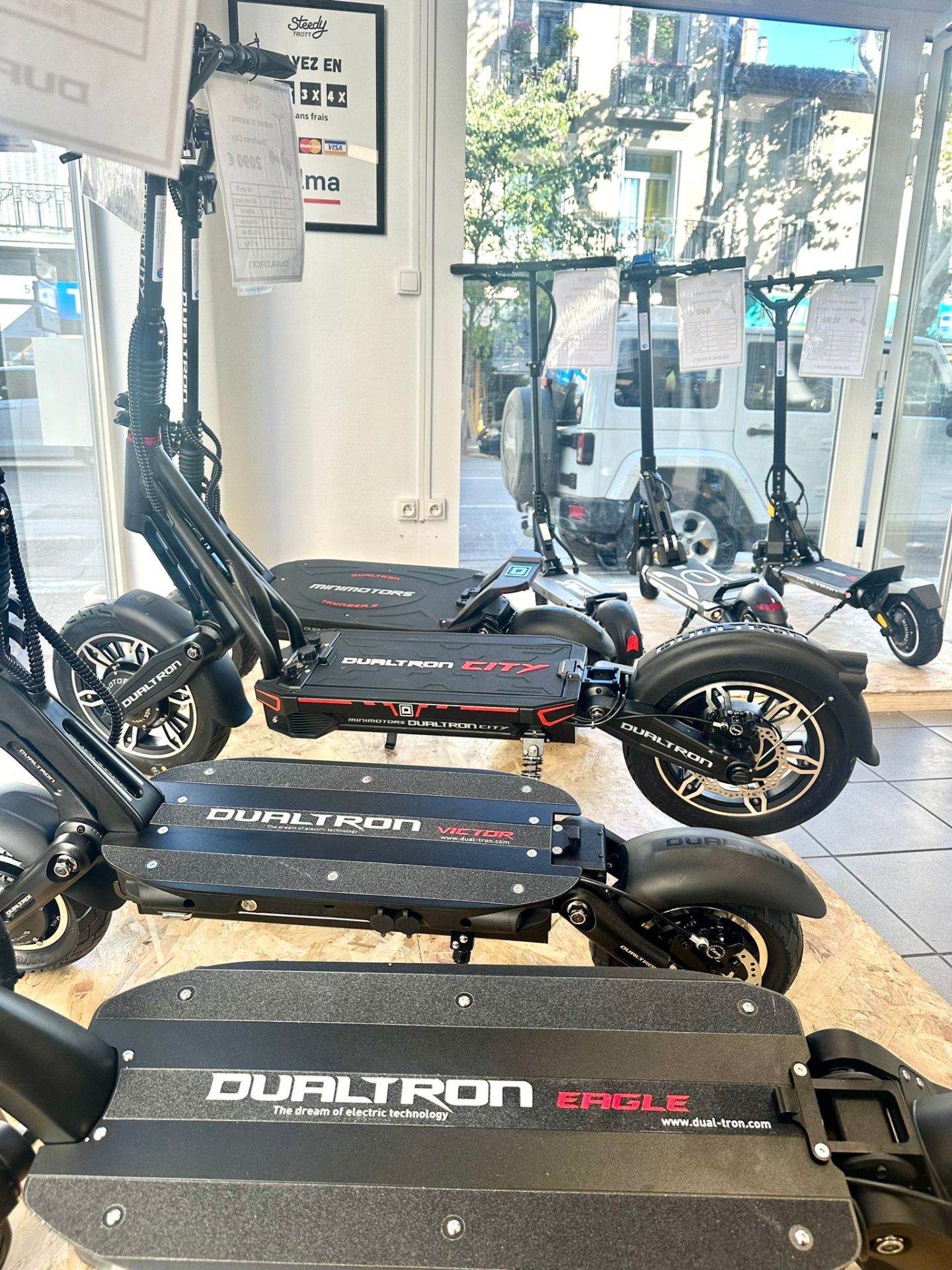 Showroom trottinettes électriques Steedy Trott Aix-en-Provence